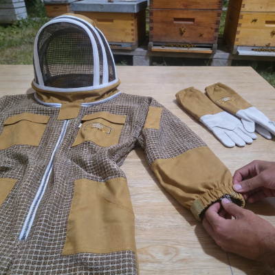 Tha Shan't Sting™ Specialist Bee Suits